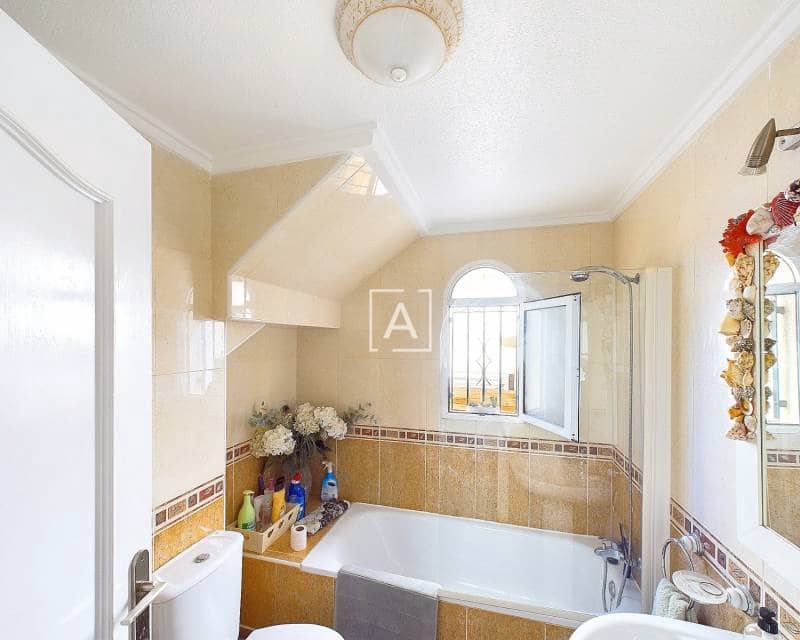 3 slaapkamer Villa te koop in Pinar de Campoverde met zwembad - € 249.995 (Ref: 8515057)