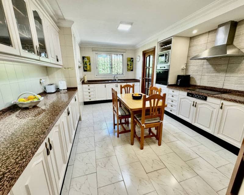 8 soveværelse Finca/Landehus til salg i Castalla med swimmingpool - € 655.000 (Ref: 8572960)