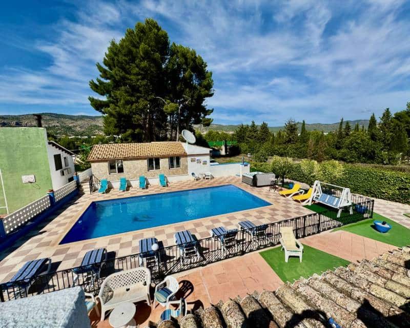 8 soveværelse Finca/Landehus til salg i Castalla med swimmingpool - € 655.000 (Ref: 8572960)