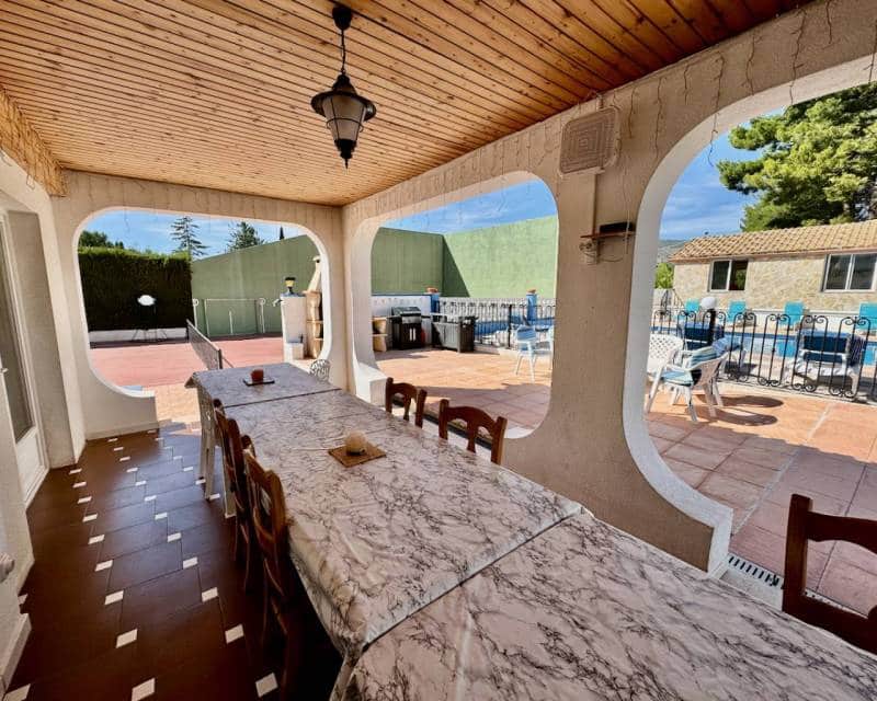 8 soveværelse Finca/Landehus til salg i Castalla med swimmingpool - € 655.000 (Ref: 8572960)