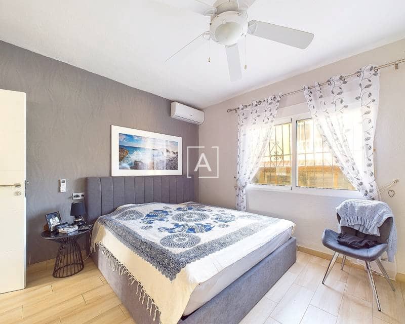 4 quarto Moradia para venda em Pinar de Campoverde com piscina - 440 000 € (Ref: 8732148)