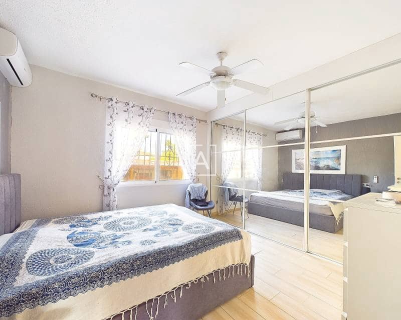 4 quarto Moradia para venda em Pinar de Campoverde com piscina - 440 000 € (Ref: 8732148)