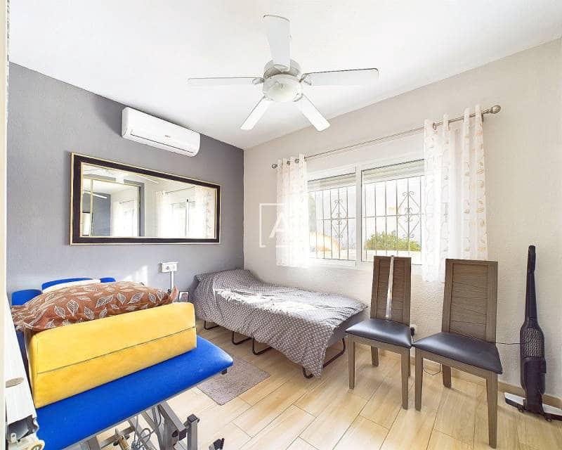 4 quarto Moradia para venda em Pinar de Campoverde com piscina - 440 000 € (Ref: 8732148)