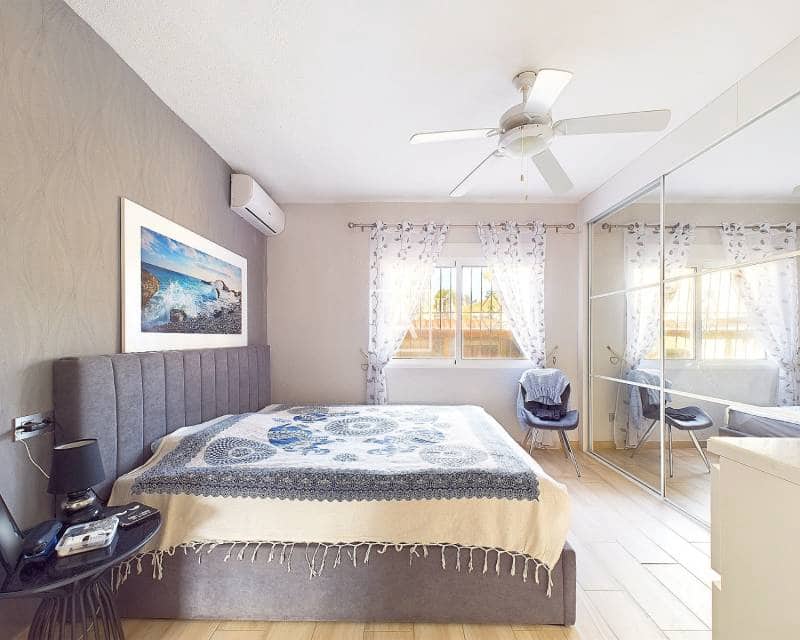 4 quarto Moradia para venda em Pinar de Campoverde com piscina - 440 000 € (Ref: 8732148)