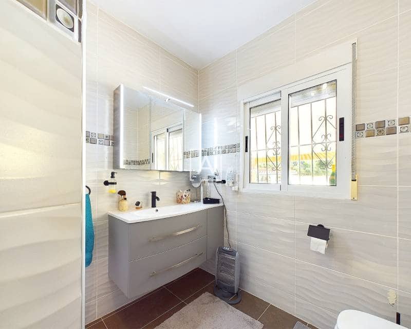 4 quarto Moradia para venda em Pinar de Campoverde com piscina - 440 000 € (Ref: 8732148)