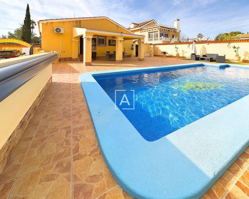 4 quarto Moradia para venda em Pinar de Campoverde com piscina - 440 000 € (Ref: 8732148)