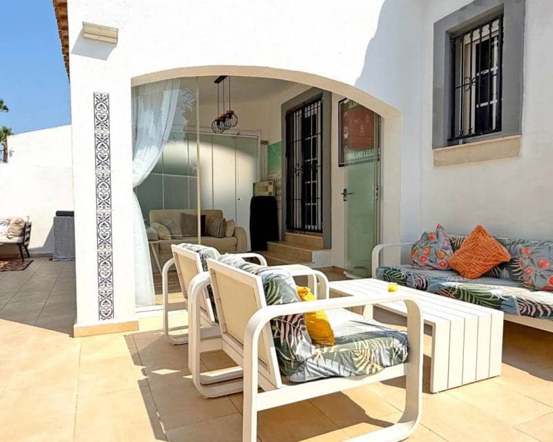 2 soveværelse Villa til salg i Villamartin med swimmingpool - € 449.900 (Ref: 9191437)