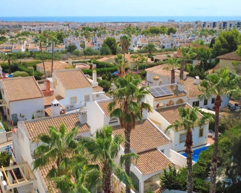 2 soveværelse Villa til salg i Villamartin med swimmingpool - € 449.900 (Ref: 9191437)