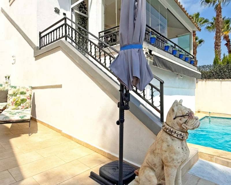 2 soveværelse Villa til salg i Villamartin med swimmingpool - € 449.900 (Ref: 9191437)