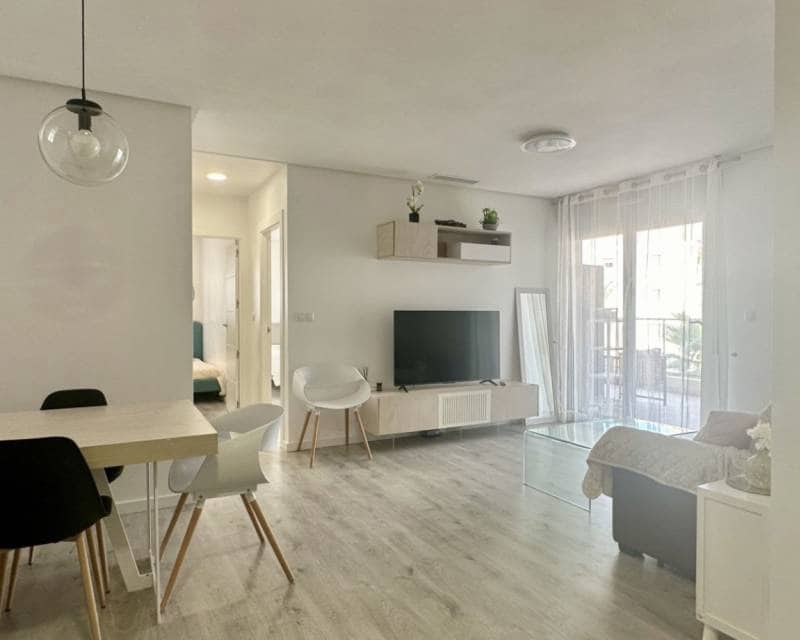 3 Zimmer Apartment zu verkaufen in Villamartin mit Pool - 320.000 € (Ref: 9331053)