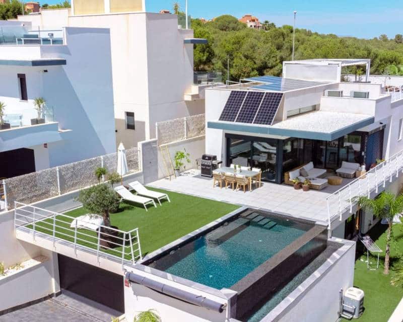 5 soveværelse Villa til salg i San Miguel de Salinas med swimmingpool - € 780.000 (Ref: 9345176)