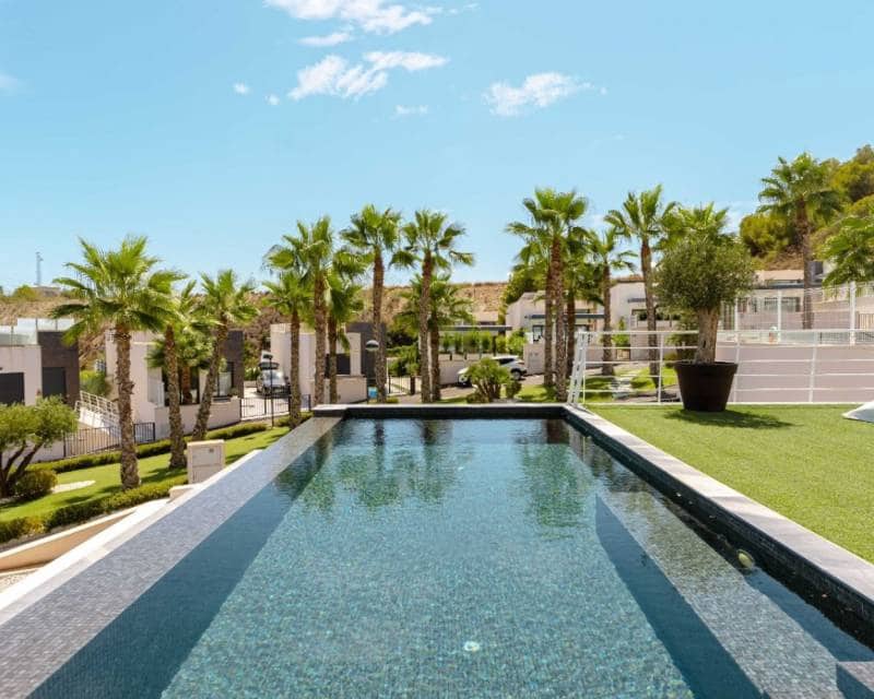 5 soveværelse Villa til salg i San Miguel de Salinas med swimmingpool - € 780.000 (Ref: 9345176)