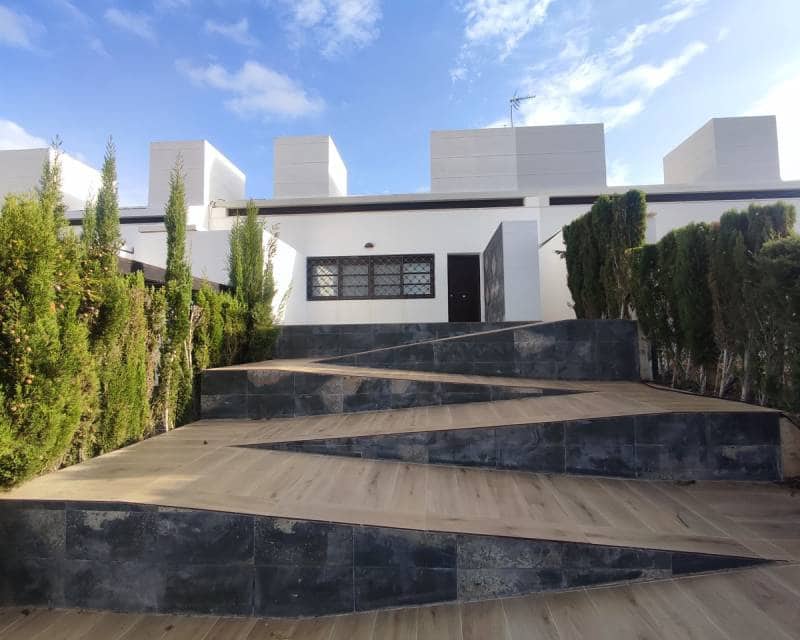 2 soveværelse Villa til salg i La Peraleja Golf Resort med swimmingpool - € 274.995 (Ref: 9360500)