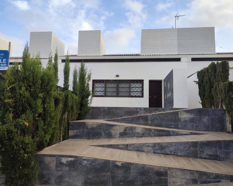 2 soveværelse Villa til salg i La Peraleja Golf Resort med swimmingpool - € 274.995 (Ref: 9360500)