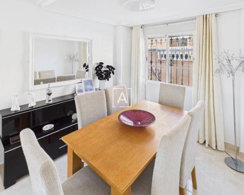 Chalet de 3 habitaciones en Pinar de Campoverde en venta con piscina - 397.500 € (Ref: 9362712)