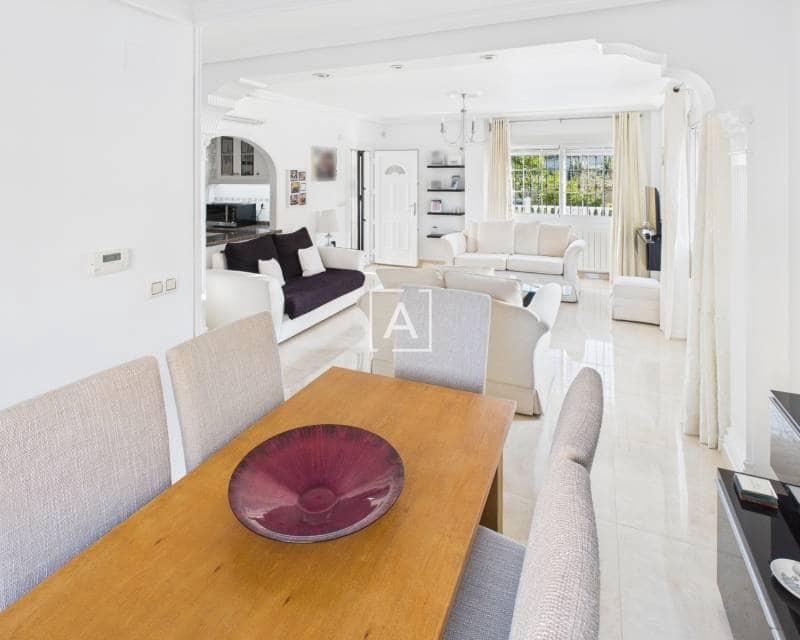 Chalet de 3 habitaciones en Pinar de Campoverde en venta con piscina - 397.500 € (Ref: 9362712)