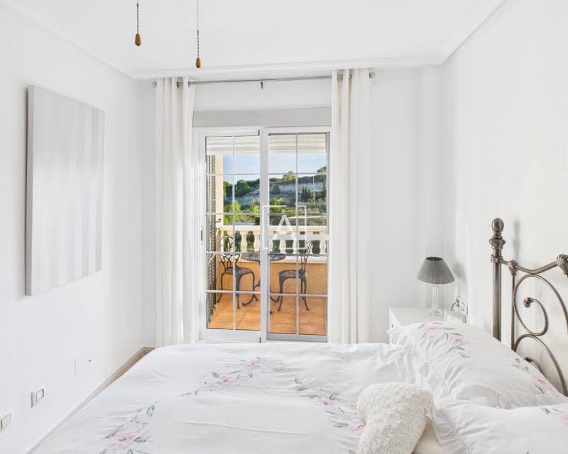 Chalet de 3 habitaciones en Pinar de Campoverde en venta con piscina - 397.500 € (Ref: 9362712)