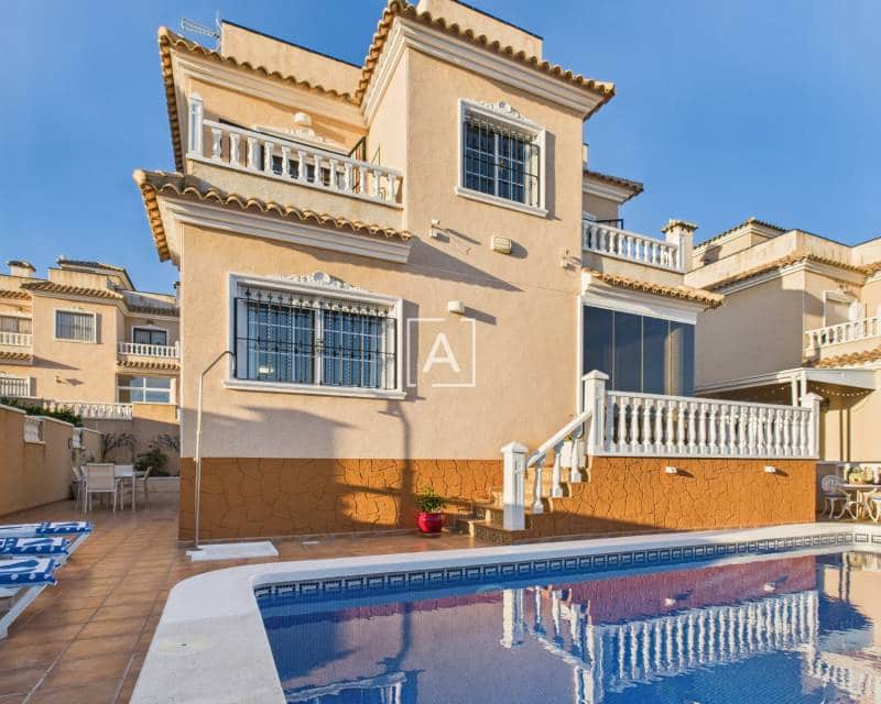 Chalet de 3 habitaciones en Pinar de Campoverde en venta con piscina - 397.500 € (Ref: 9362712)