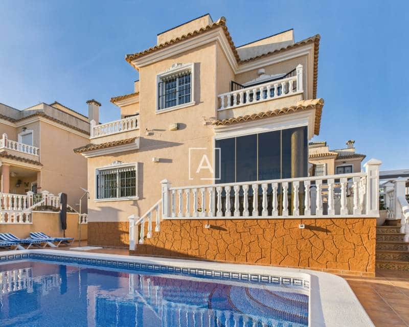 Chalet de 3 habitaciones en Pinar de Campoverde en venta con piscina - 397.500 € (Ref: 9362712)