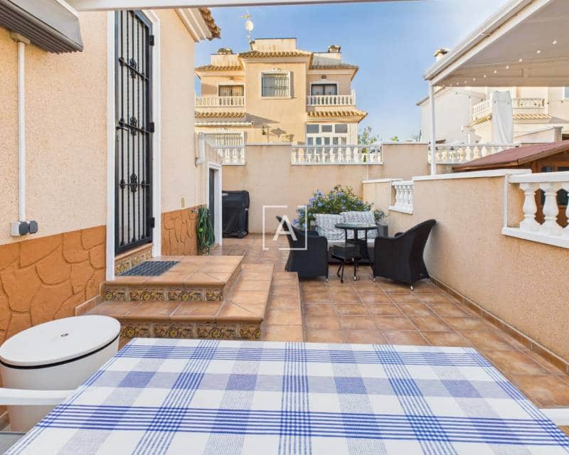 Chalet de 3 habitaciones en Pinar de Campoverde en venta con piscina - 397.500 € (Ref: 9362712)