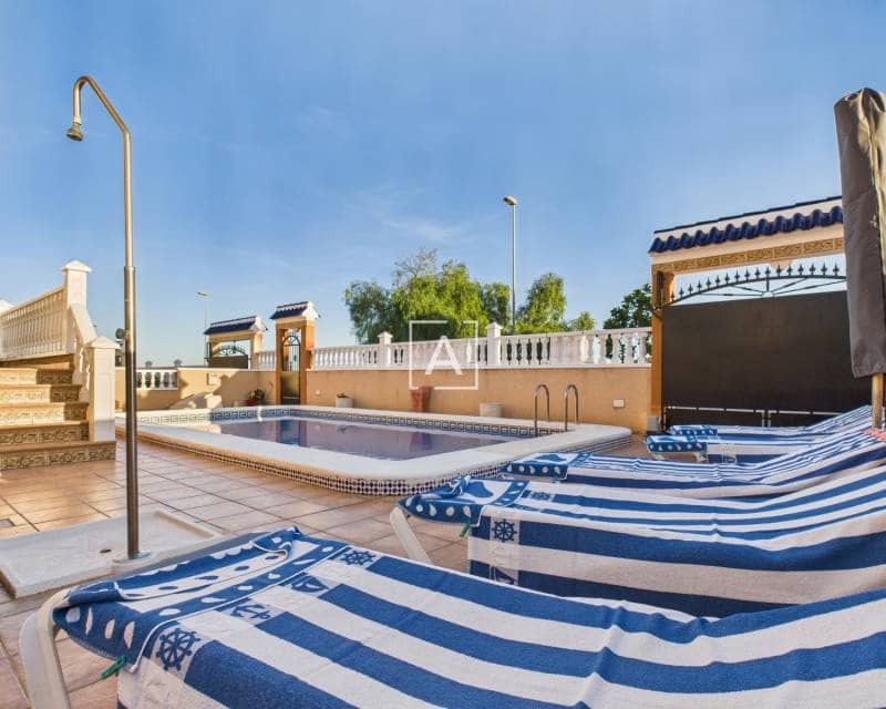 Chalet de 3 habitaciones en Pinar de Campoverde en venta con piscina - 397.500 € (Ref: 9362712)