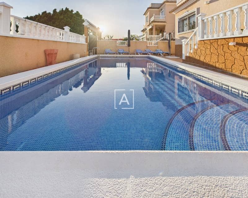 Chalet de 3 habitaciones en Pinar de Campoverde en venta con piscina - 397.500 € (Ref: 9362712)