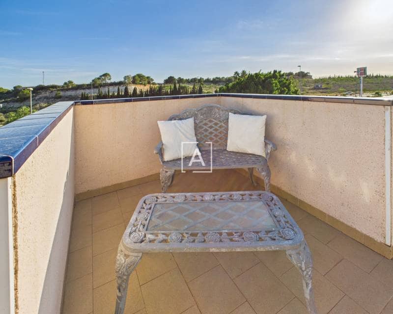 Chalet de 3 habitaciones en Pinar de Campoverde en venta con piscina - 397.500 € (Ref: 9362712)