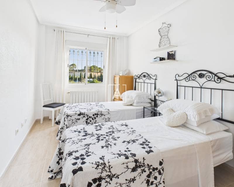 Chalet de 3 habitaciones en Pinar de Campoverde en venta con piscina - 397.500 € (Ref: 9362712)