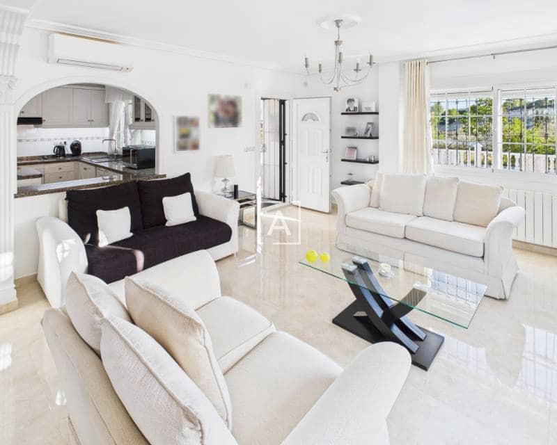 Chalet de 3 habitaciones en Pinar de Campoverde en venta con piscina - 397.500 € (Ref: 9362712)