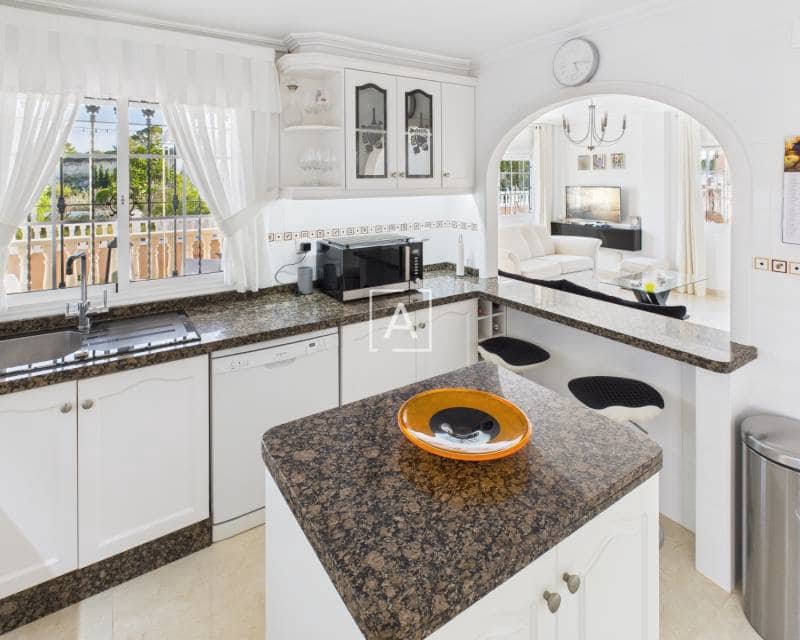 Chalet de 3 habitaciones en Pinar de Campoverde en venta con piscina - 397.500 € (Ref: 9362712)