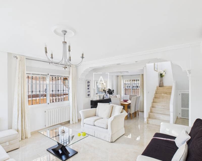 Chalet de 3 habitaciones en Pinar de Campoverde en venta con piscina - 397.500 € (Ref: 9362712)