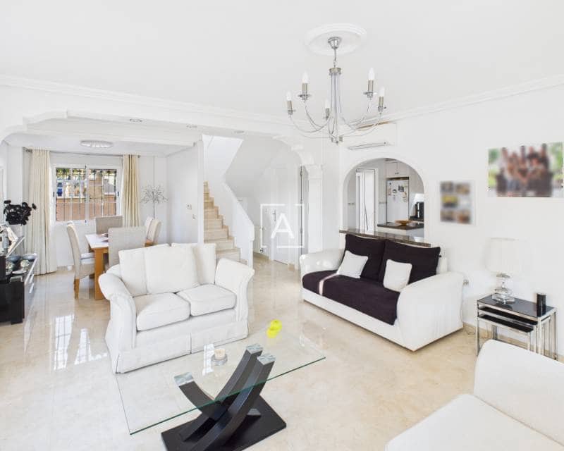 Chalet de 3 habitaciones en Pinar de Campoverde en venta con piscina - 397.500 € (Ref: 9362712)