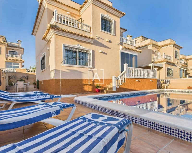 Chalet de 3 habitaciones en Pinar de Campoverde en venta con piscina - 397.500 € (Ref: 9362712)