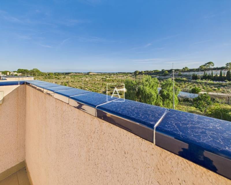 Chalet de 3 habitaciones en Pinar de Campoverde en venta con piscina - 397.500 € (Ref: 9362712)