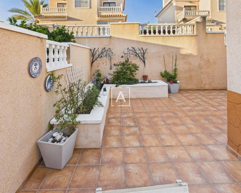 Chalet de 3 habitaciones en Pinar de Campoverde en venta con piscina - 397.500 € (Ref: 9362712)