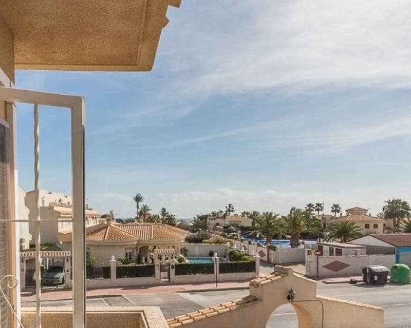 Casa de 3 habitaciones en Playa Flamenca en venta con piscina - 239.000 € (Ref: 9715175)