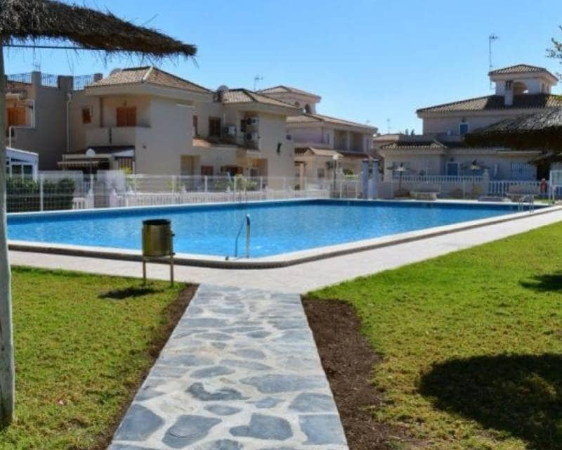Casa de 3 habitaciones en Playa Flamenca en venta con piscina - 239.000 € (Ref: 9715175)