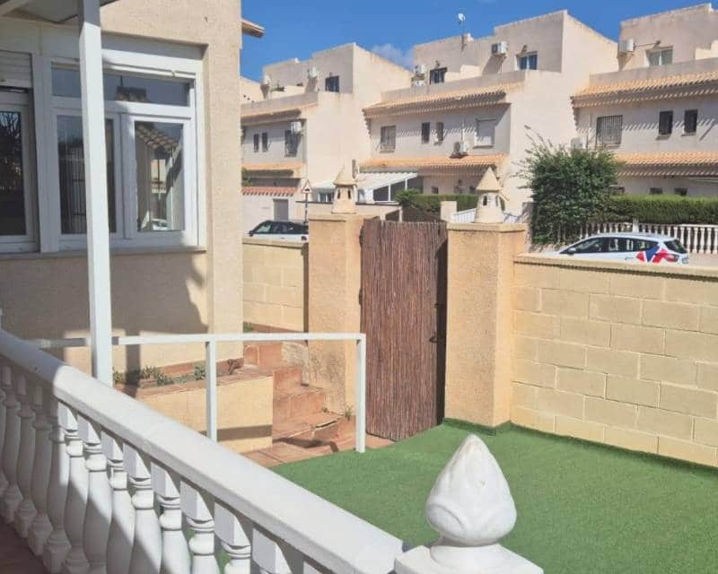 Casa de 3 habitaciones en Playa Flamenca en venta con piscina - 239.000 € (Ref: 9715175)