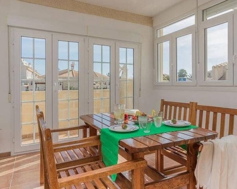 Casa de 3 habitaciones en Playa Flamenca en venta con piscina - 239.000 € (Ref: 9715175)