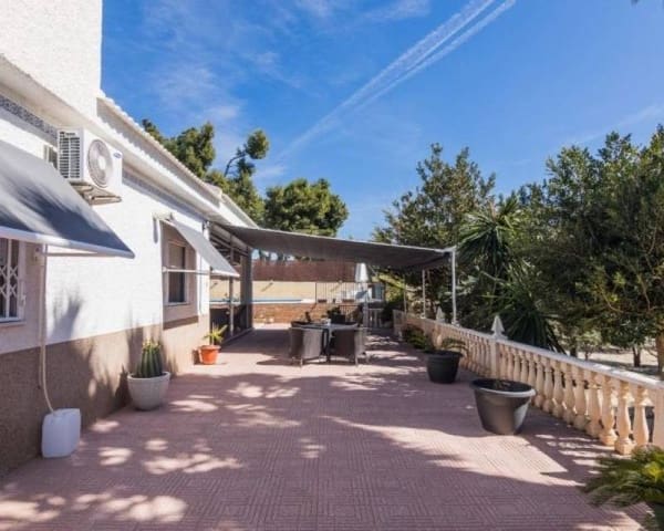 Chalet de 3 habitaciones en Carrús Oest - El Toscar, Elche / Elx en venta con piscina - 550.000 € (Ref: 9715177)