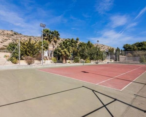 Chalet de 3 habitaciones en Carrús Oest - El Toscar, Elche / Elx en venta con piscina - 550.000 € (Ref: 9715177)