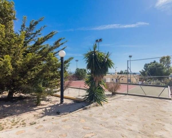 Chalet de 3 habitaciones en Carrús Oest - El Toscar, Elche / Elx en venta con piscina - 550.000 € (Ref: 9715177)