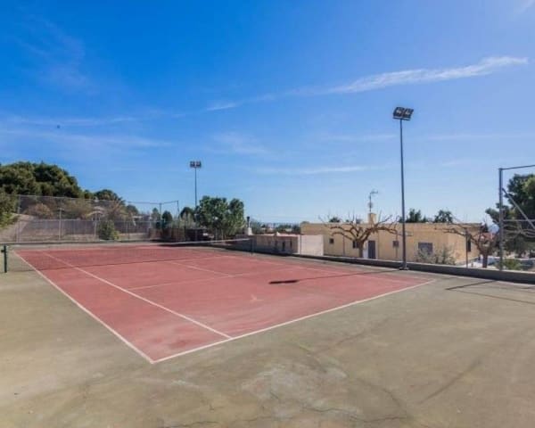 Chalet de 3 habitaciones en Carrús Oest - El Toscar, Elche / Elx en venta con piscina - 550.000 € (Ref: 9715177)