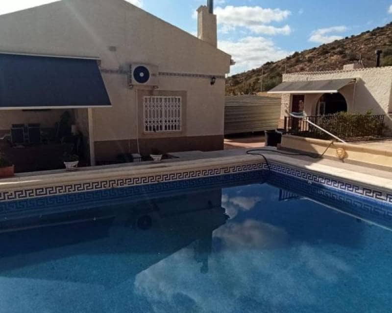 Chalet de 3 habitaciones en Elche / Elx en venta con piscina - 550.000 € (Ref: 9715177)