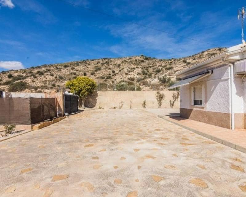 Chalet de 3 habitaciones en Elche / Elx en venta con piscina - 550.000 € (Ref: 9715177)