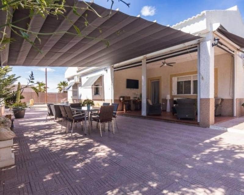 Chalet de 3 habitaciones en Elche / Elx en venta con piscina - 550.000 € (Ref: 9715177)