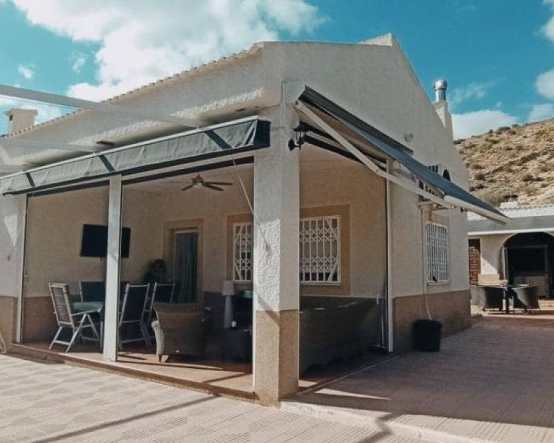 Chalet de 3 habitaciones en Elche / Elx en venta con piscina - 550.000 € (Ref: 9715177)