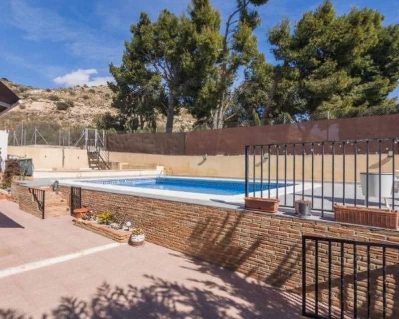 Chalet de 3 habitaciones en Elche / Elx en venta con piscina - 550.000 € (Ref: 9715177)