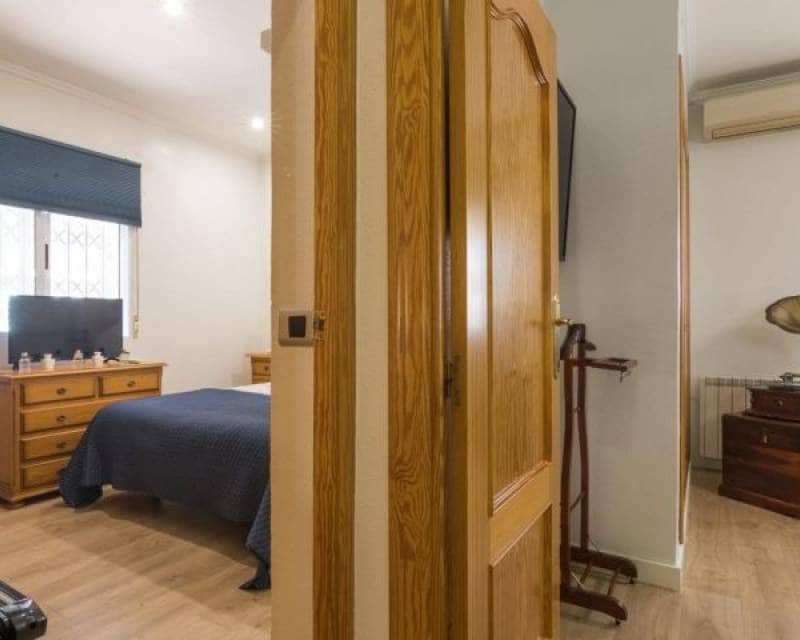 Chalet de 3 habitaciones en Elche / Elx en venta con piscina - 550.000 € (Ref: 9715177)