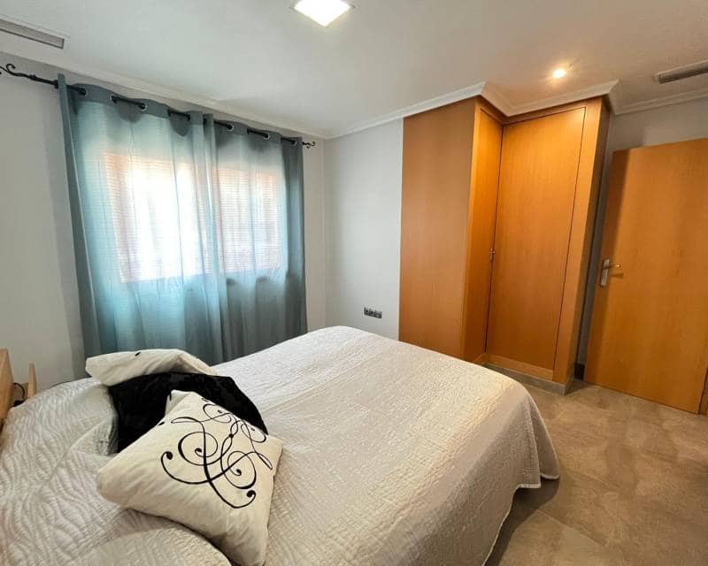 Apartamento de 2 habitaciones en Torrevieja en venta - 169.900 € (Ref: 9729456)